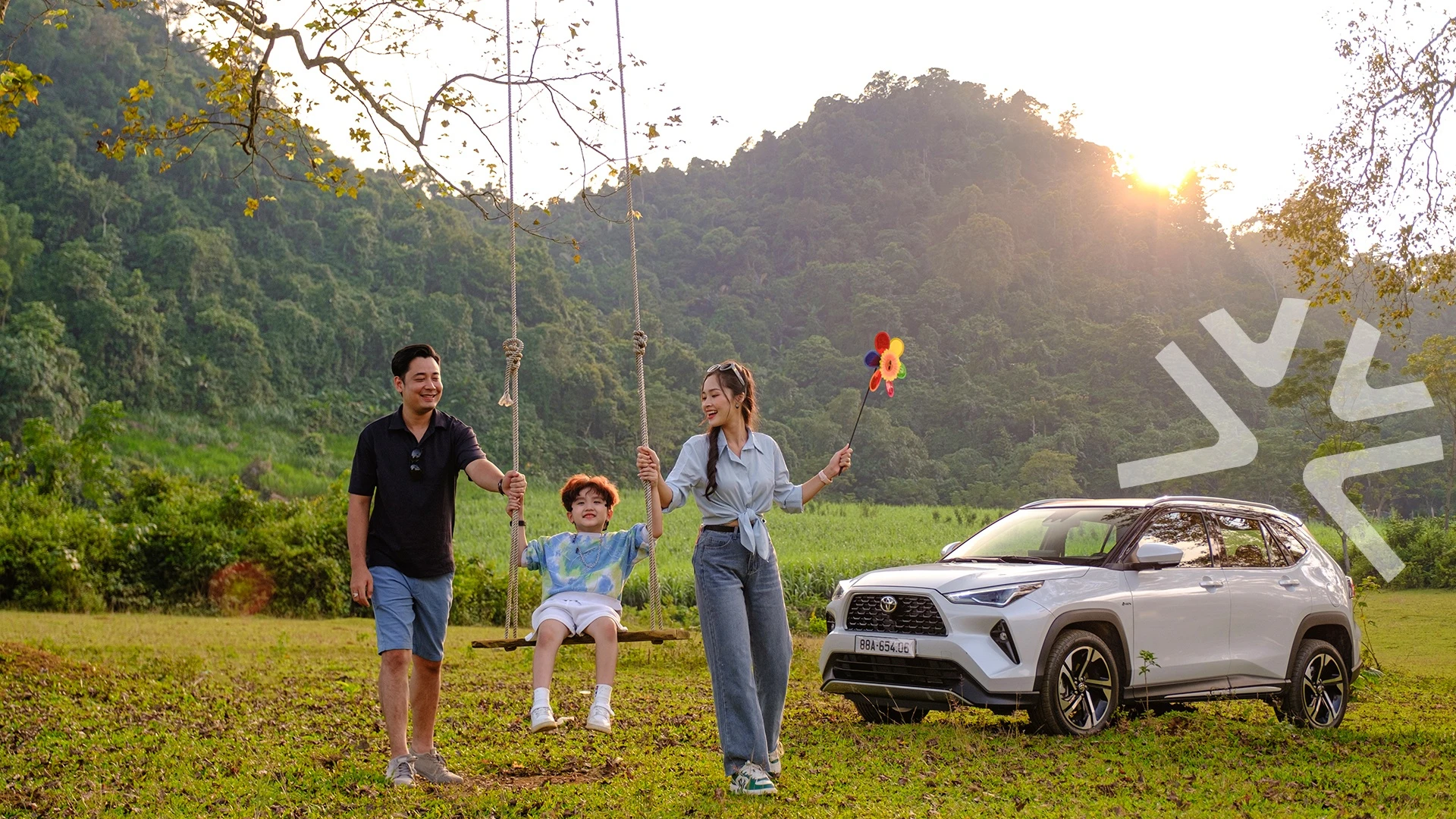 TOYOTA CÙNG GIỚI TRẺ GIẢM 