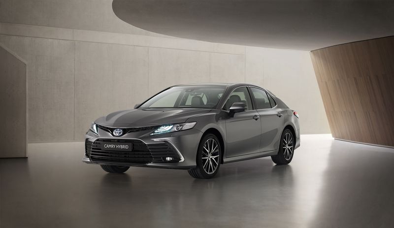 Đánh Giá Toyota Camry Hybrid Chi Tiết 2026
