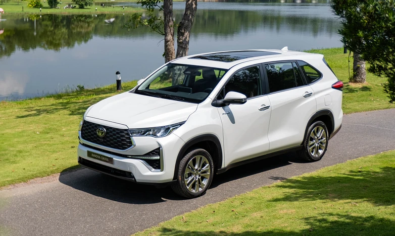 Đánh Giá Toyota Innova Cross Hybrid Chi Tiết 2026
