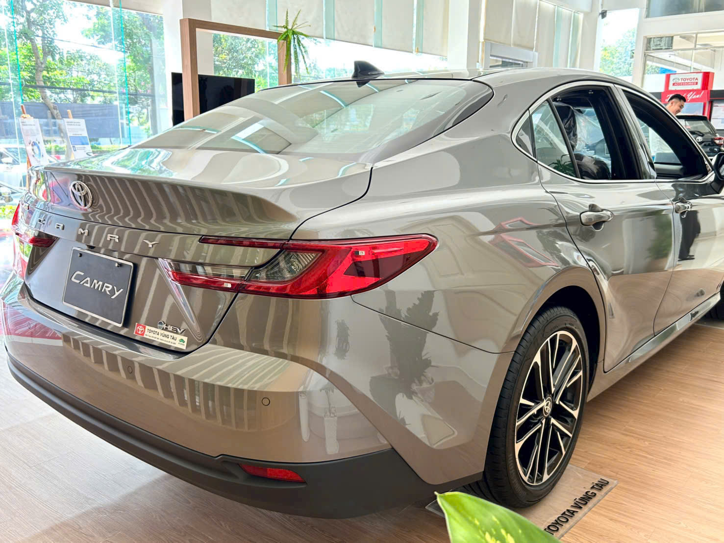 Hình ảnh Thực Tế Camry 2.5 Hev Top Ecvt: Đẳng Cấp đời Thực