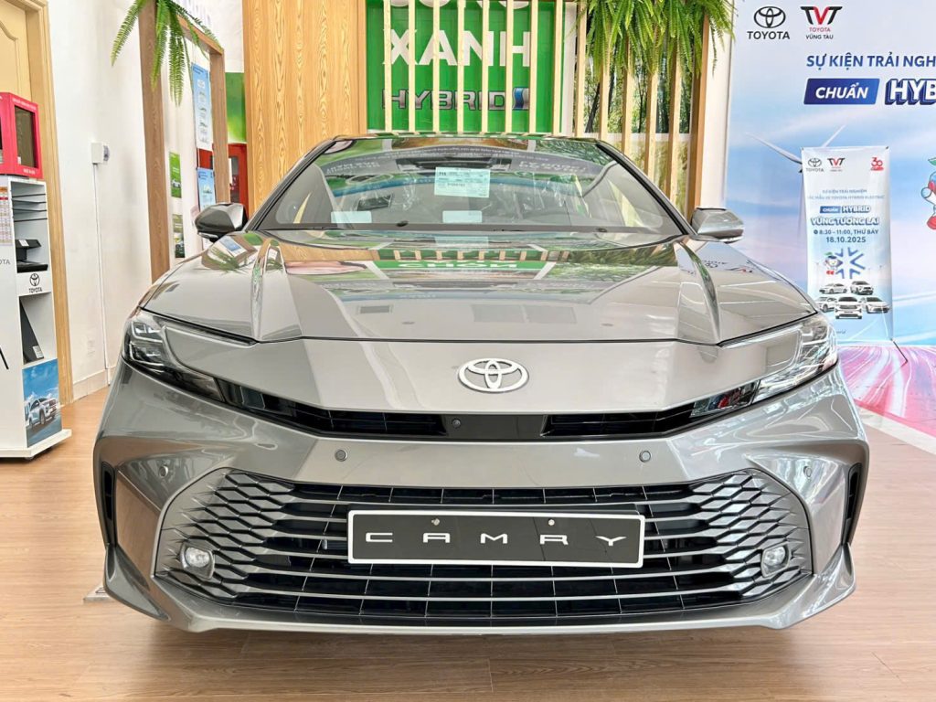 Hình ảnh Thực Tế Camry 2.5 Hev Top Ecvt: Đẳng Cấp đời Thực