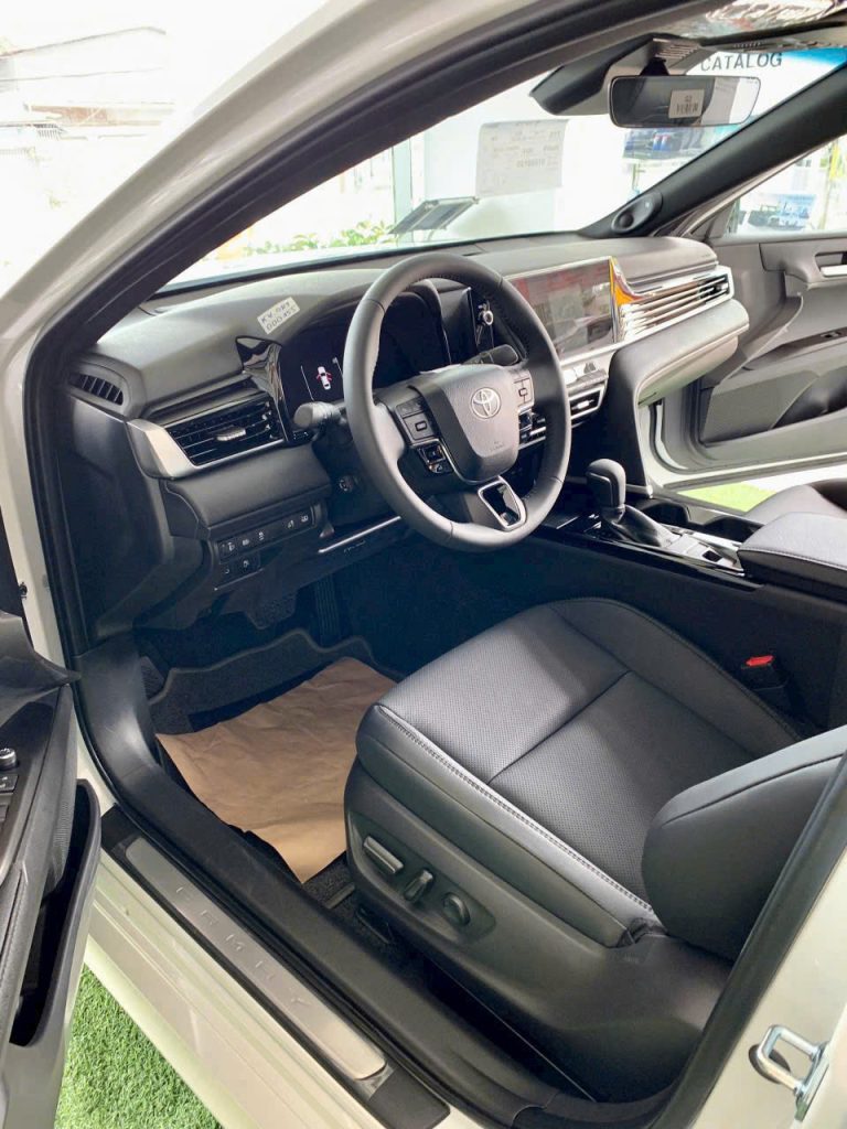 Hình ảnh Thực Tế Camry 2.5 Hev Top Ecvt: Đẳng Cấp đời Thực