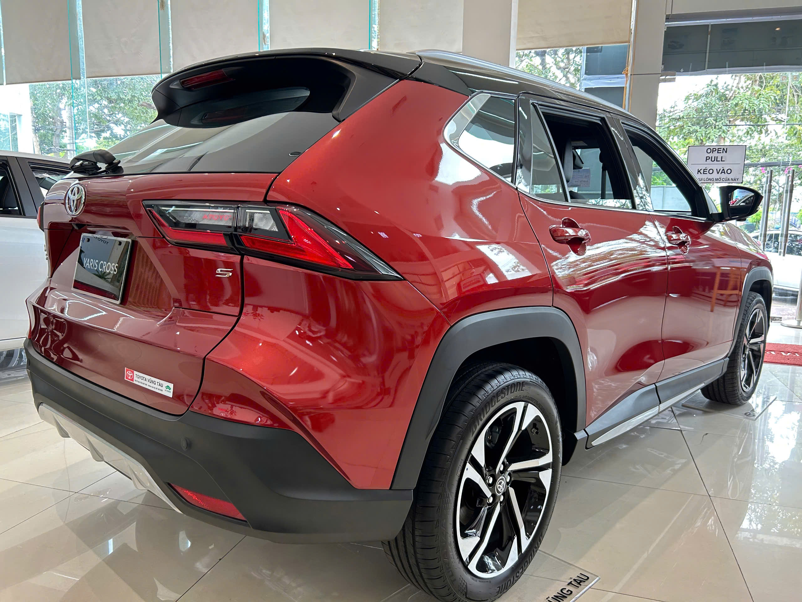 Bộ Ảnh Thực Tế Yaris Cross V: Cận Cảnh Mẫu Suv Máy Xăng Được Săn Đón Nhất