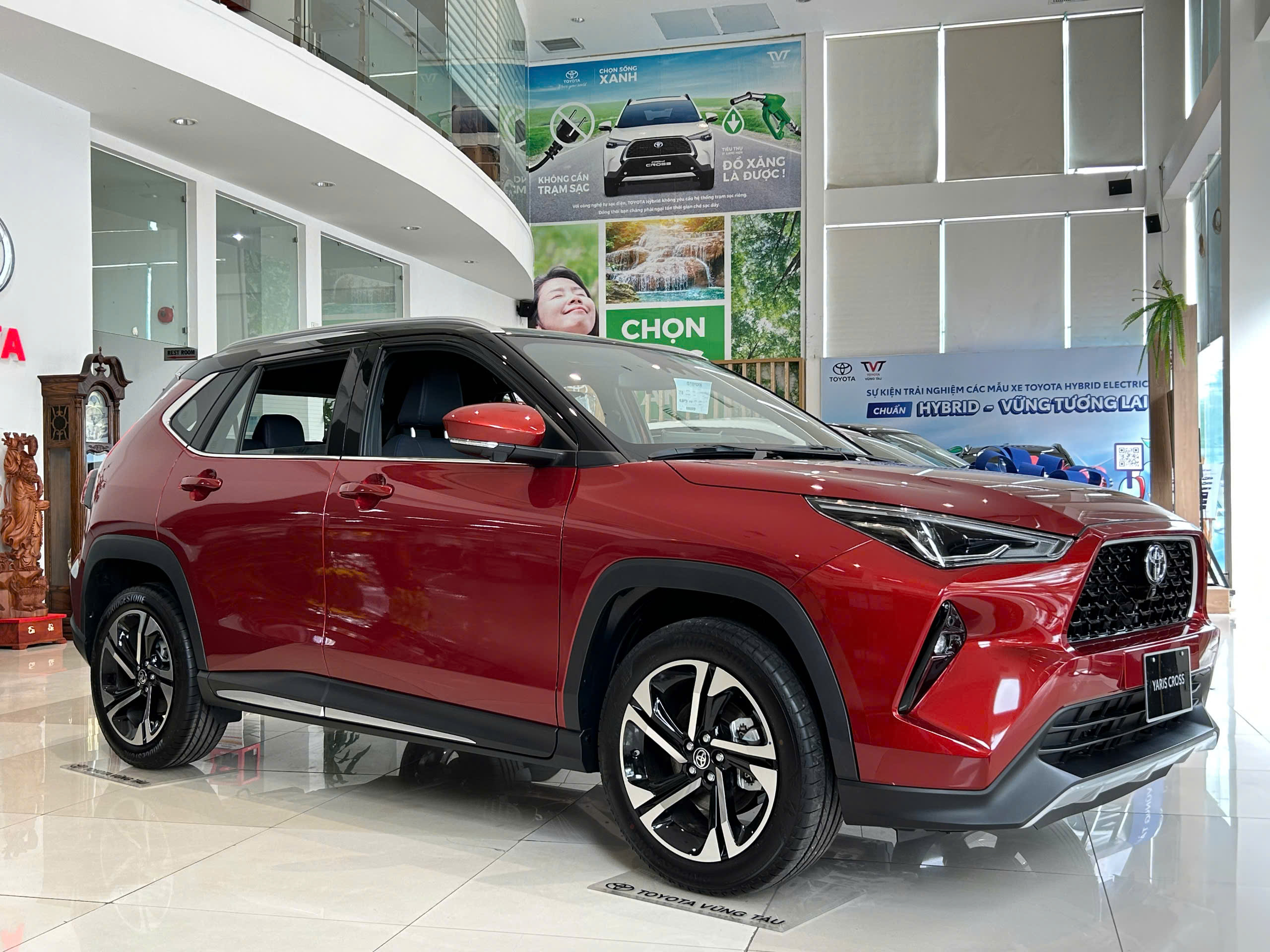 Bộ Ảnh Thực Tế Yaris Cross V: Cận Cảnh Mẫu Suv Máy Xăng Được Săn Đón Nhất