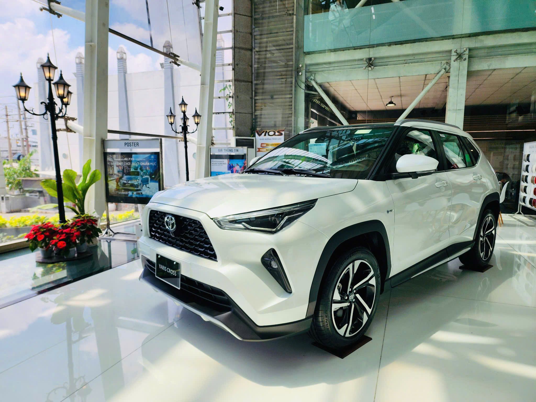 Ảnh Thực Tế Yaris Cross Hev Ecvt: Cận Cảnh Chi Tiết Suv Hybrid Đô Thị 2026
