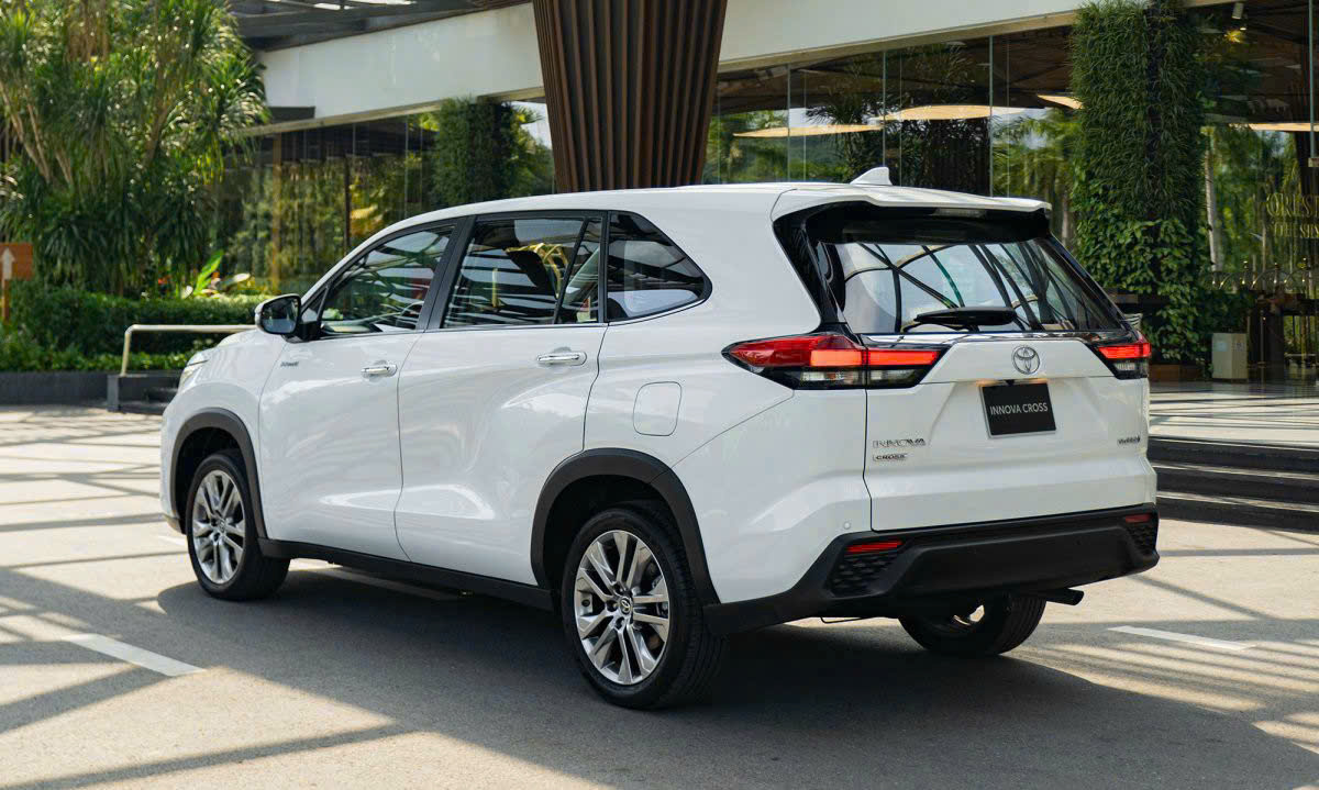 Innova Cross 2026: Giá Xe, Thông Số, Khuyến Mại & Lăn Bánh Mới Nhất