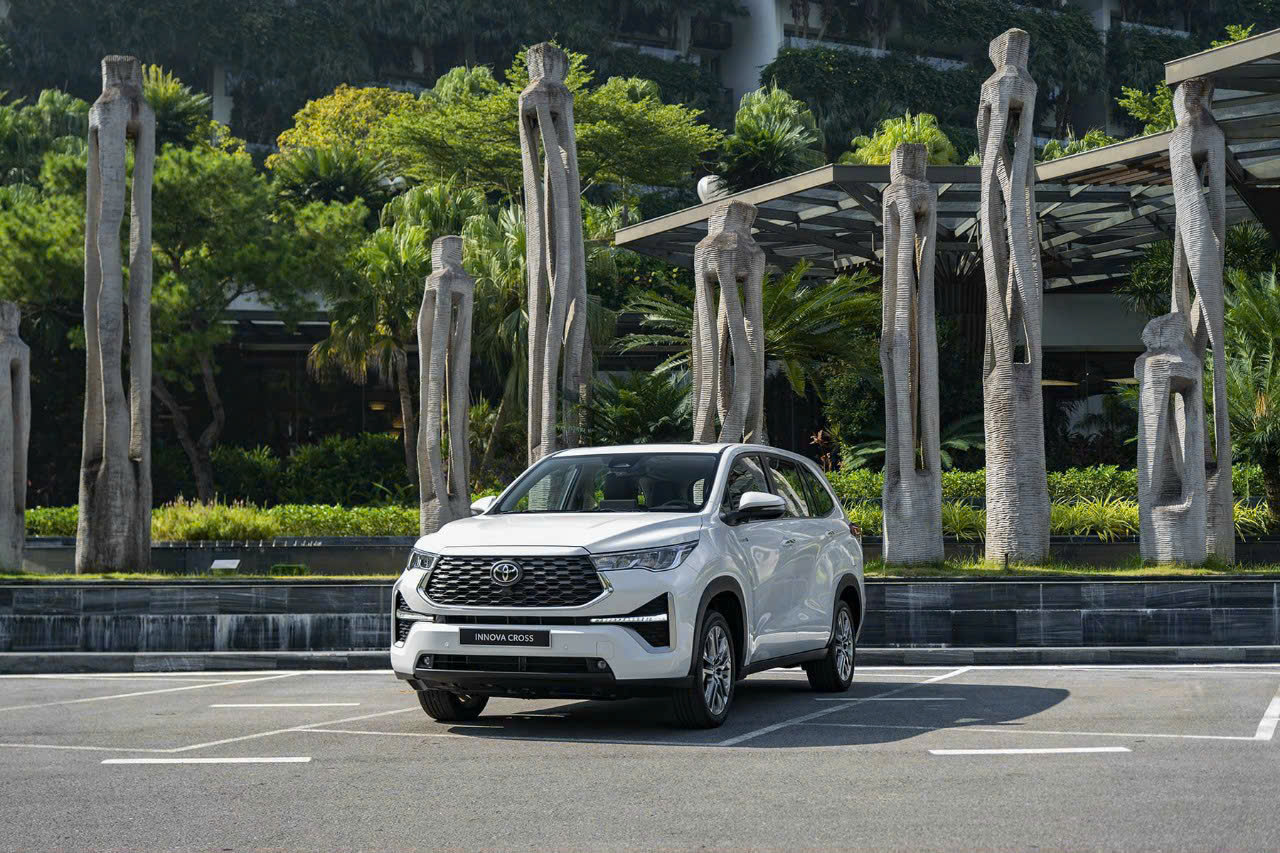 Innova Cross 2026: Giá Xe, Thông Số, Khuyến Mại & Lăn Bánh Mới Nhất