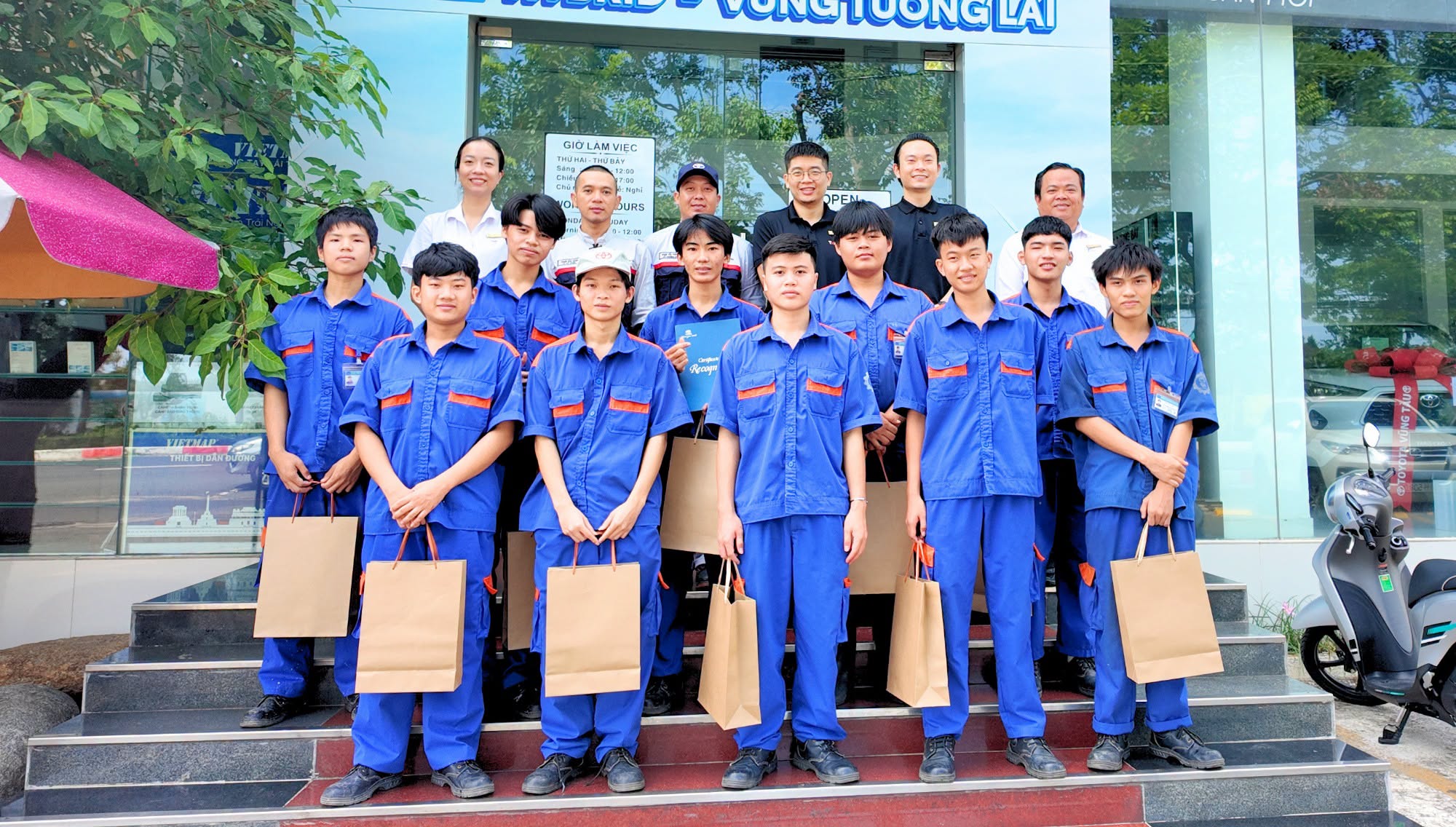 ChÚc MỪng CÁc BẠn ThỰc TẬp Sinh HoÀn ThÀnh KhoÁ ThỰc TẬp TẠi Toyota VŨng TÀu