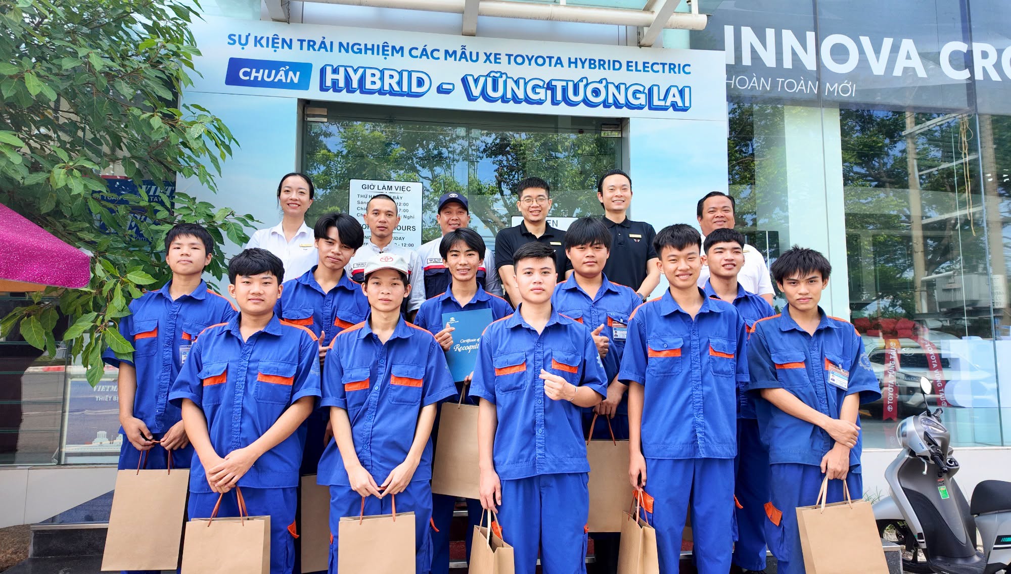 ChÚc MỪng CÁc BẠn ThỰc TẬp Sinh HoÀn ThÀnh KhoÁ ThỰc TẬp TẠi Toyota VŨng TÀu