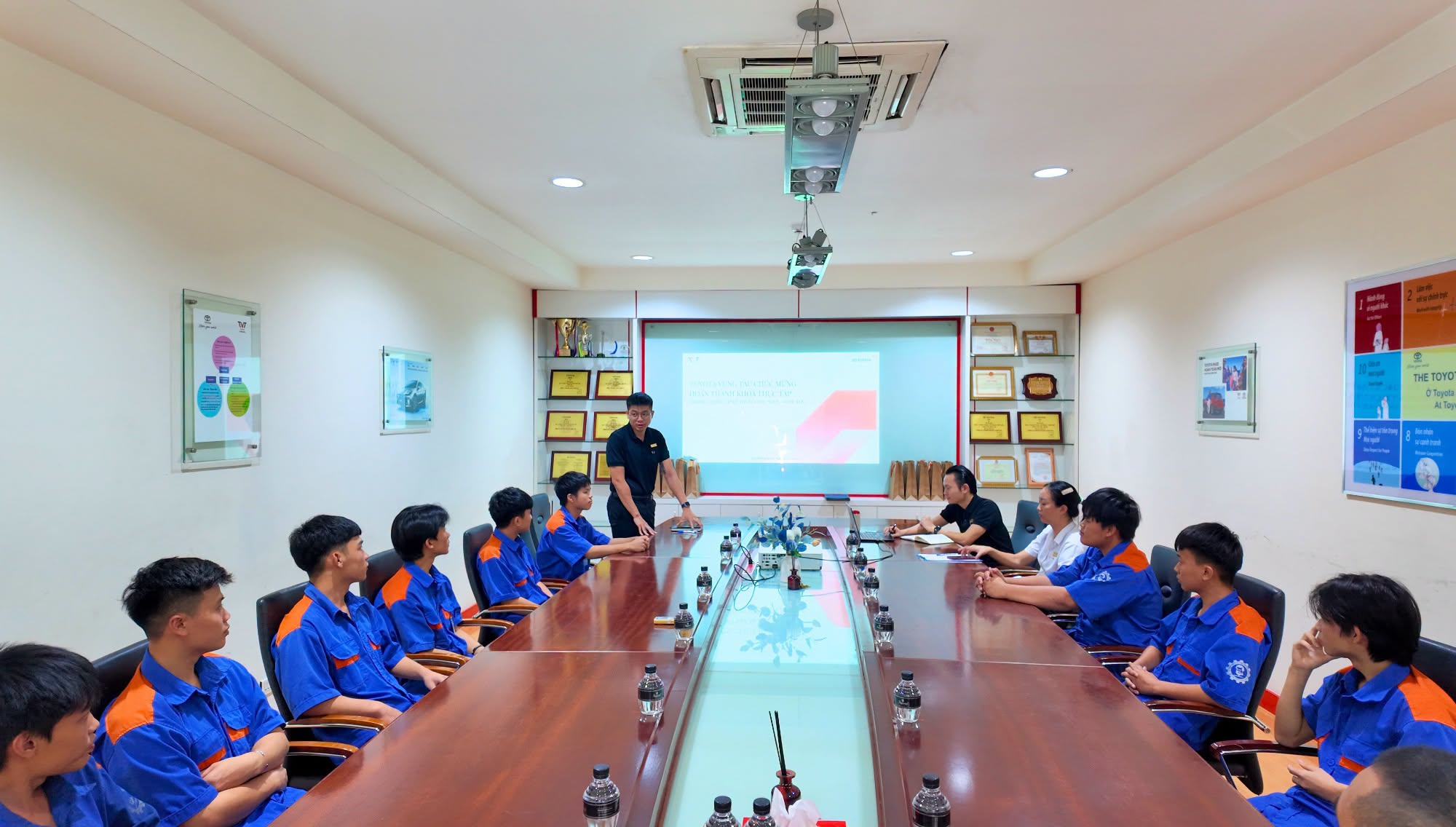 ChÚc MỪng CÁc BẠn ThỰc TẬp Sinh HoÀn ThÀnh KhoÁ ThỰc TẬp TẠi Toyota VŨng TÀu