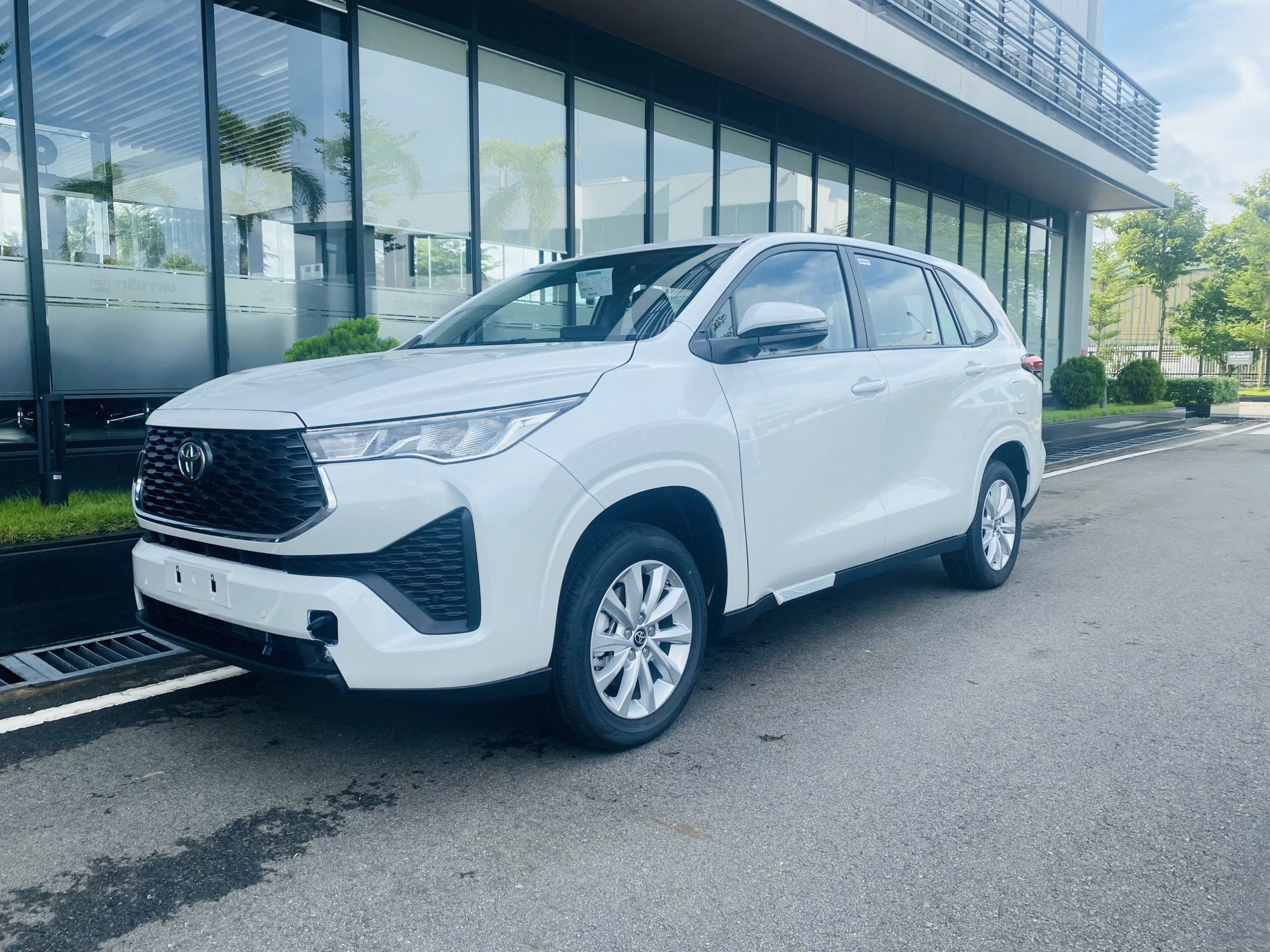 Hình ảnh Thực Tế Innova Cross V Direct Shift Cvt 2026: Cận Cảnh Bản Thuần Xăng Cao Cấp