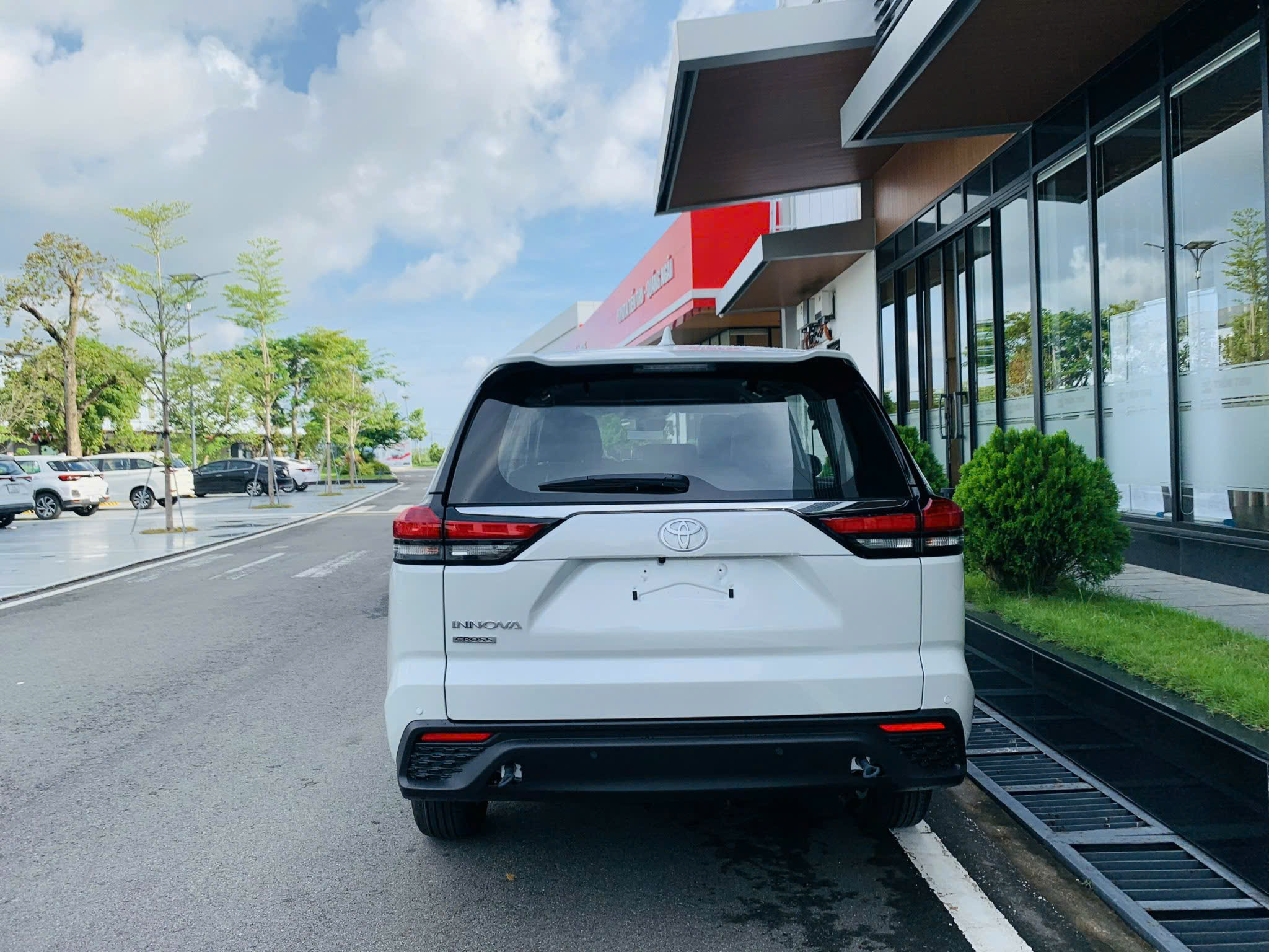 Hình ảnh Thực Tế Innova Cross V Direct Shift Cvt 2026: Cận Cảnh Bản Thuần Xăng Cao Cấp
