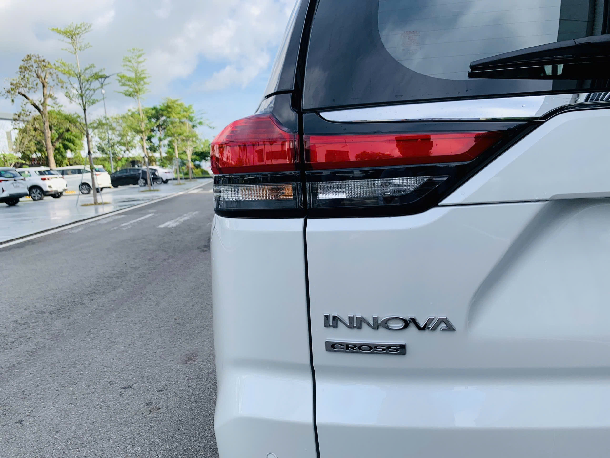 Hình ảnh Thực Tế Innova Cross V Direct Shift Cvt 2026: Cận Cảnh Bản Thuần Xăng Cao Cấp