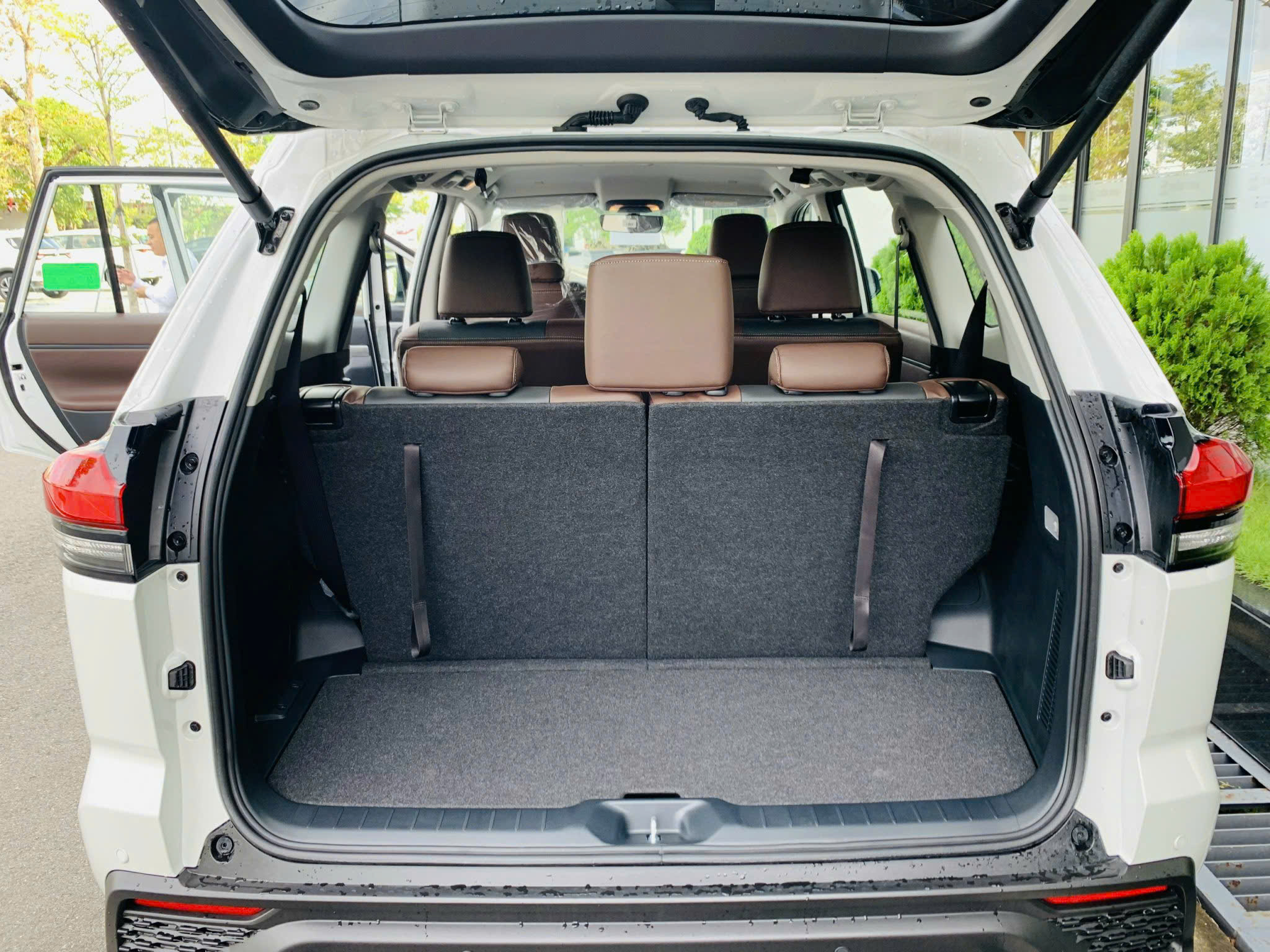Hình ảnh Thực Tế Innova Cross V Direct Shift Cvt 2026: Cận Cảnh Bản Thuần Xăng Cao Cấp