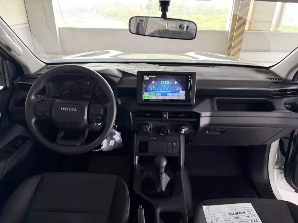 So Sánh Chi Tiết Các Phiên Bản Hilux 2026