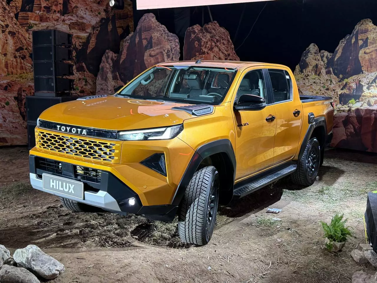 Hình ảnh Thực Tế Hilux Pro 2026
